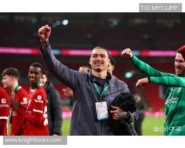 球员转会风云再起 新赛季转会市场最新动态与影响分析